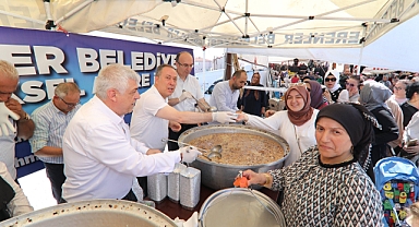 Erenler Belediyesi'nden aşure ikramı