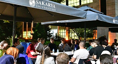SAÜ'de Çınaraltı Akademi Sektör Buluşmaları