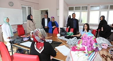 Başkan Vekili Şehime Kaya, Serdivan Halk Eğitim Merkezi’ni Ziyaret Etti