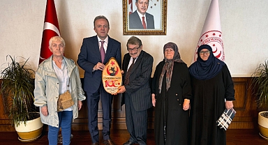 Hendek Huzurevi Sakinlerinden Bakan Yardımcısı Duran'a Ziyaret