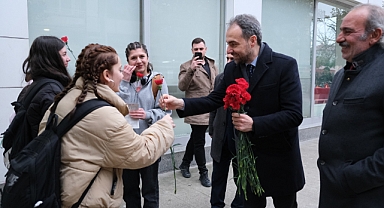 SP Büyükşehir Adayı Ayhan'dan Öğrencilere Aylık 1000 TL Ulaşım Desteği
