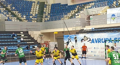 Büyükşehir Hentbol Evinde Kaybetti