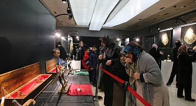 Mukaddes Emanetler İlgi Odağı Oldu