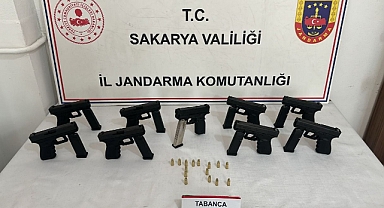 Sakarya'da Durdurulan Araçtan Çok Sayıda Silah Çıktı