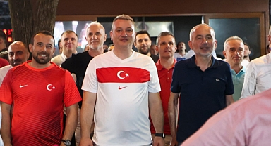Başkan Çelik Milli Maç Heyecanını Serdivanlılarla Birlikte Yaşadı