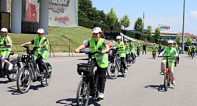 Dünya Bisiklet Günü'nde Pedallar Filistinli Çocuklar İçin Döndü