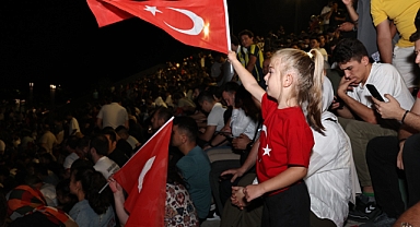 Millet Bahçesi'nde Tarihi Gece