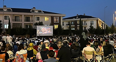 Serdivan'da Açık Havada Sinema Keyfi