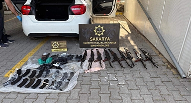 Polis Memurunun Aracından Cephanelik Çıktı