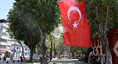 Büyükşehir Şehri Bayraklarla Donattı