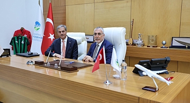 Bakan Işıkhan, Büyükşehir Belediyesi'ni Ziyaret Etti 