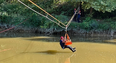 Büyükşehir’in İtfaiyecileri Sakarya Nehri Üzerinde Nefes Kesti 