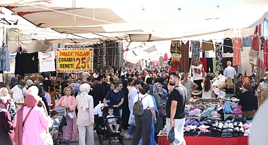 Çarşamba Kumaş Pazarı Yeni Yerinde Kuruldu 