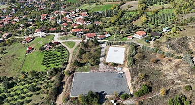 Büyükşehir’den Geyve’de Eşme Ve Bayat’a Spor Kompleksi