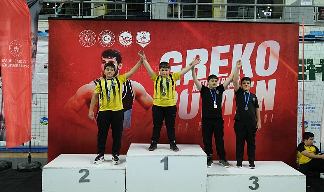 Serdivanlı Güreşçilerden Cumhuriyet Bayramı’nda Çifte Şampiyonluk 