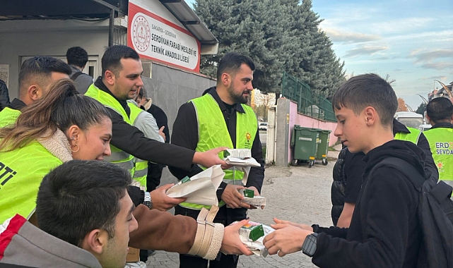 AK Parti Gençlik Kollarından Öğrencilere Sabah Etkinliği 