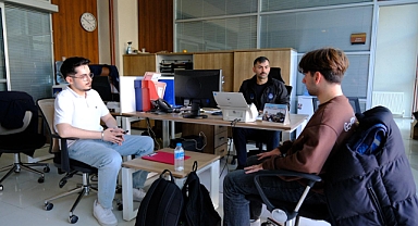 Gençler Buldukları Altınları Zabıtaya Teslim Etti 