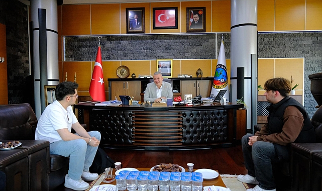 Gençler Buldukları Altınları Zabıtaya Teslim Etti 