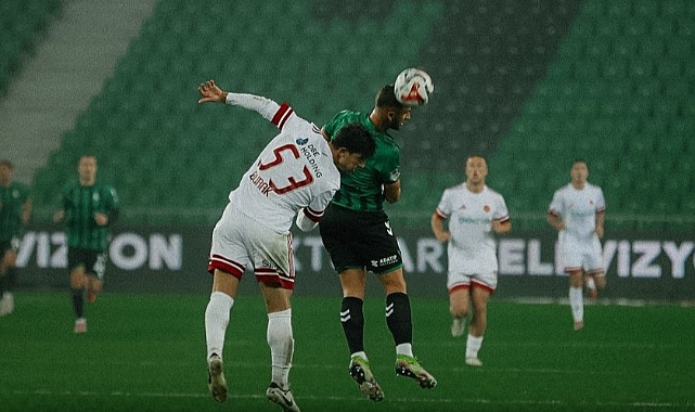 Sakaryaspor Son Nefeste Bir Puana Tutundu 