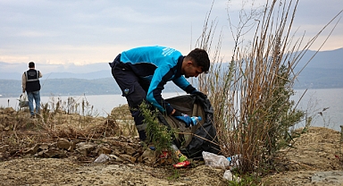Sapanca Gölü Kıyılarında Temizlik Çalışması Sürüyor