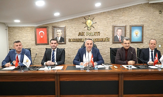AK Parti Sakarya Teşkilatı'nda Değerlendirme Toplantıları Yapıldı