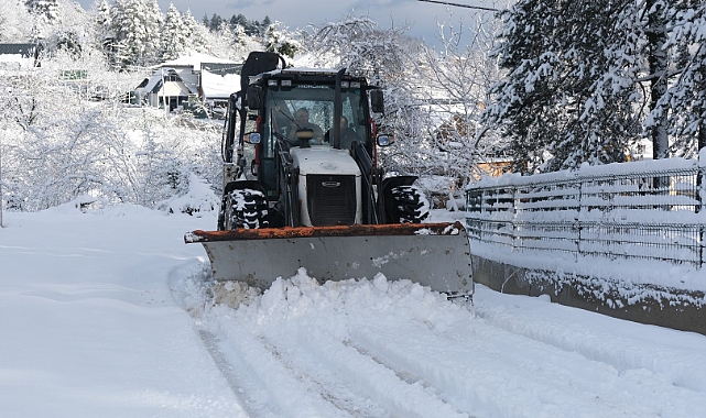 Sapanca Belediyesi Kar Küreme ve Tuzlama Çalışmalarını Aralıksız Sürdürüyor