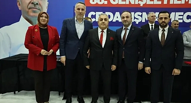 AK Parti'den Beklenen Ayrılık 