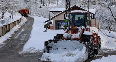 Hendek Belediyesi Ekiplerinin Kar Mesaisi Sürüyor 