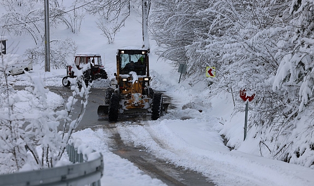 Hendek Belediyesi Ekiplerinin Kar Mesaisi Sürüyor 