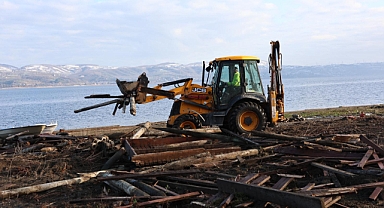 Sapanca Gölü Kıyılarındaki Kaçak Yapılar Kaldırılıyor 