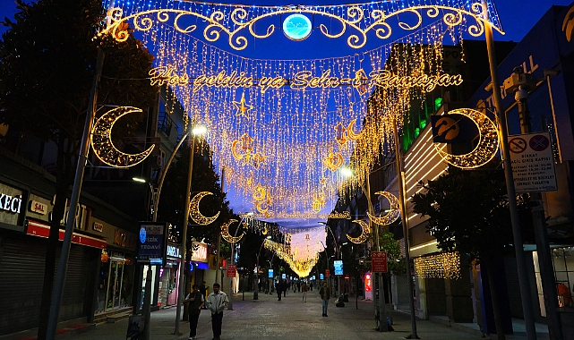 Çark Caddesi'nde Ramazan Işıkları Büyüledi