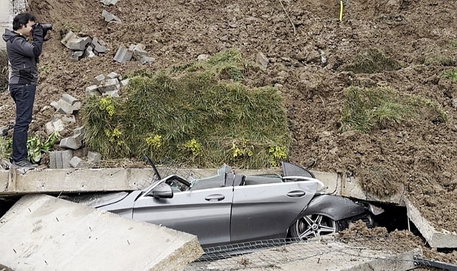 Dev Duvar Çöktü, Mercedes Hurdaya Döndü 