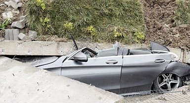 Dev Duvar Çöktü, Mercedes Hurdaya Döndü 