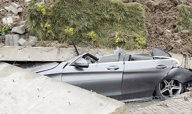 Dev Duvar Çöktü, Mercedes Hurdaya Döndü 