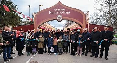 Ramazan Geleneği Kitap Sokağı Kapılarını Açtı