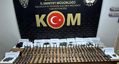 Araç Kapılarından Cephanelik Çıktı 