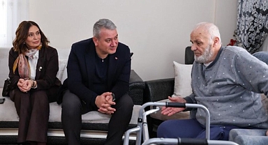 Serdivan'da Yaşlılar Haftası'nda Anlamlı Ziyaret