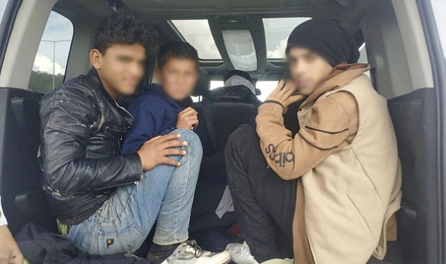 Otoyolda Durdurulan Araçtan 9 Kaçak Göçmen Çıktı 