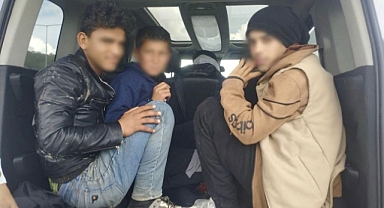 Otoyolda Durdurulan Araçtan 9 Kaçak Göçmen Çıktı