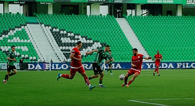Sakaryaspor, Çorum FK’ya 4-0 mağlup oldu. 
