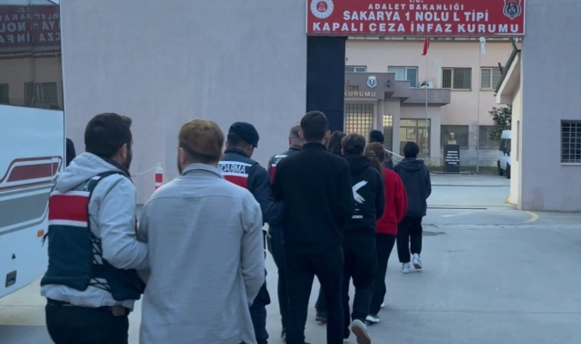 Dolandırıcılık Operasyonunda 12 Tutuklama 
