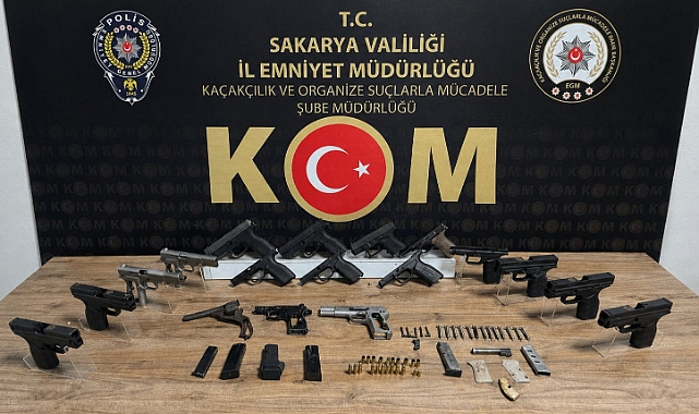 Silah Kaçakçılığı Yapan 2 Şüpheli Tutuklandı 