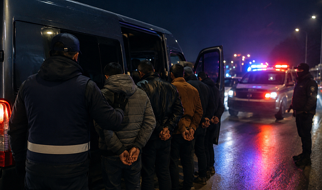 Şüpheli Araçtan 9 Düzensiz Göçmen Çıktı