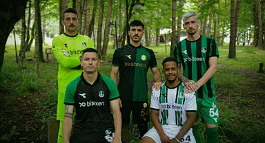 Sakaryaspor yeni sezon formalarını tanıttı 