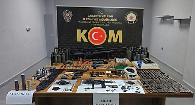 Operasyonda Evden Yüzlerce Silah Parçası Çıktın