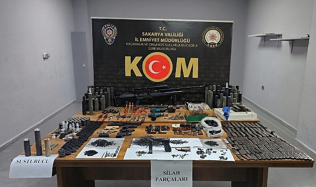 Operasyonda Evden Yüzlerce Silah Parçası Çıktın