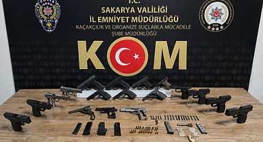 Silah Kaçakçılığı Yapan 2 Şüpheli Tutuklandı